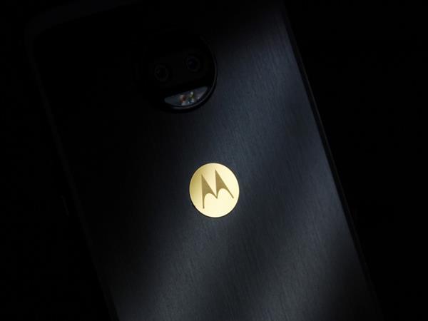 连iPhone X都做不到 moto z 2018凭啥敢卖9999元？
