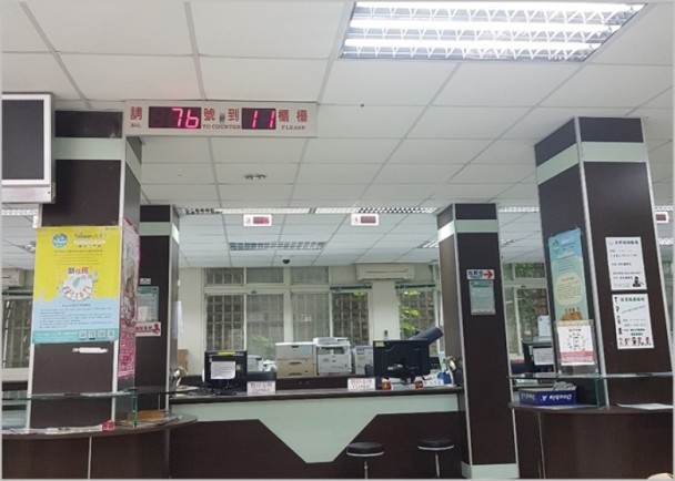 服装发布会策划：大妈在台办证写大陆遭讽 罗智强:问陆委会蔡英文