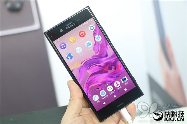 公关策划：3999元买吗？索尼新旗舰XZ1国行上手图赏：手感很棒