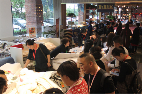 公关策划：揭秘凯盛家纺2018春夏新品发布会，见证时代商机！