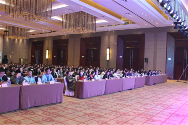 公关策划：揭秘凯盛家纺2018春夏新品发布会，见证时代商机！