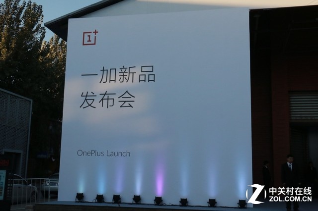 本次一加发布会在北京竞园艺术中心举办，这里的交通极为拥堵，从中关村提前2小时驱车到这里都险些迟到。