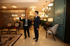 公关策划公司：三雄极光与李晨联