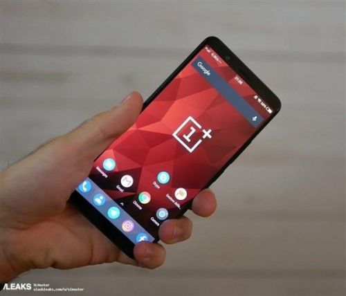 一加5T屏幕采用了6英寸2K分辨率的18：9屏幕，将搭载高通骁龙835处理器，6GB/8GB LPDDR4X内存，64GB/128GB UFS2.1存储，2000万+1600万像素双摄方案，光圈分别为f2.6和f1.6。