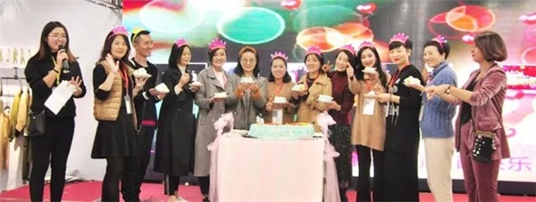 公关活动策划：FLOWER ENJOY华人杰女装2018春夏新品发布会暨订货会进行中