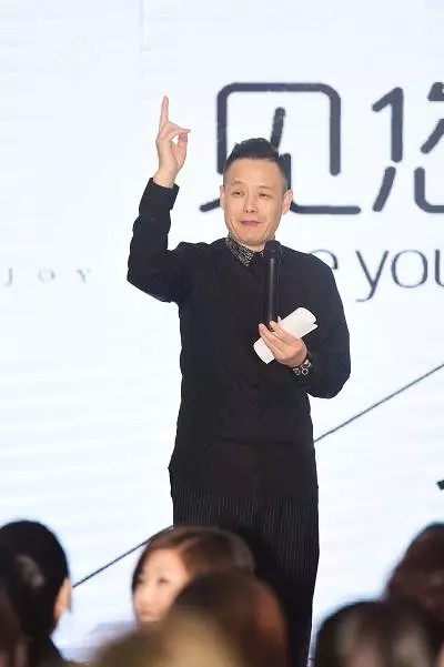 公关活动策划：FLOWER ENJOY华人杰女装2018春夏新品发布会暨订货会进行中