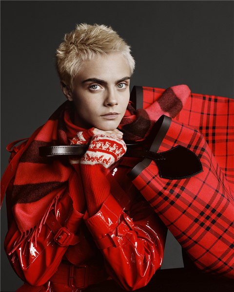 英国女演员Cara Delevingne与男演员Matt Smith倾情演绎Burberry新品系列广告大片