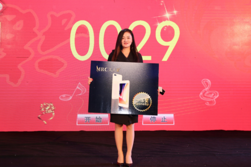 舞美设计：美人宠“战”新品发布会——眼霜口红震撼上市