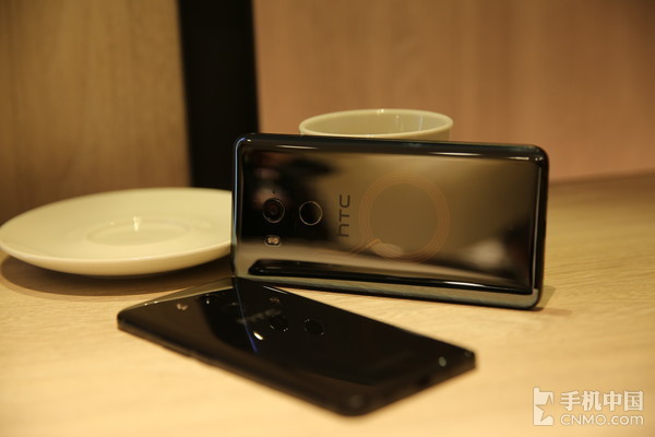 HTC U11+