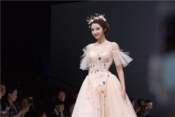 星光闪聚AOLISHA 2018新品发布会 海陆麦迪娜惊艳走秀