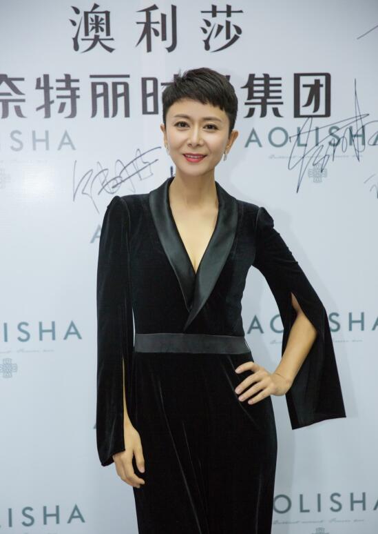 服装发布会策划：AOLISHA2018新品发布会 无处不在的风靡之势
