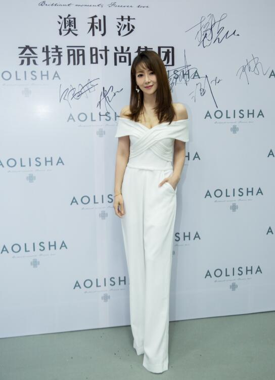 服装发布会策划：AOLISHA2018新品发布会 无处不在的风靡之势