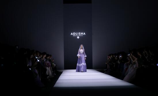 服装发布会策划：AOLISHA2018新品发布会 无处不在的风靡之势