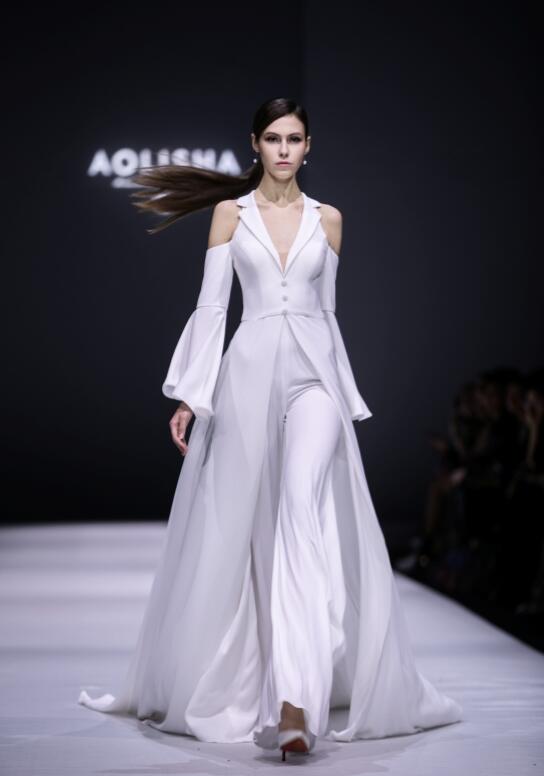 服装发布会策划：AOLISHA2018新品发布会 无处不在的风靡之势