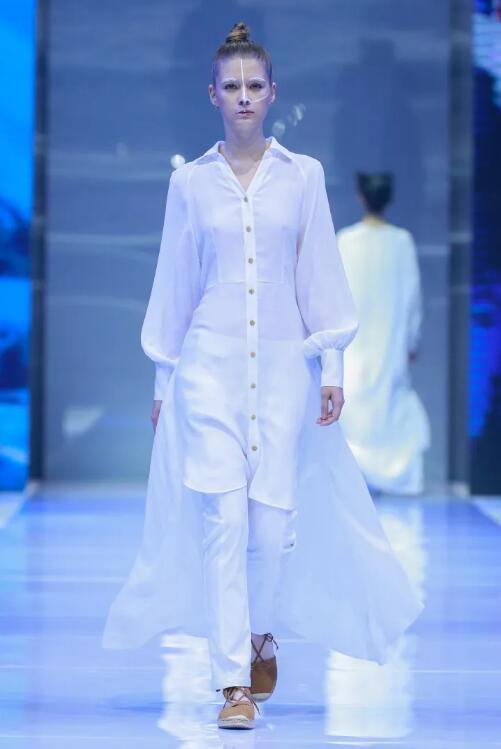 活动策划公司：冻龄女神翁虹亮相日播·傅素琴中国国际时装周专场发布