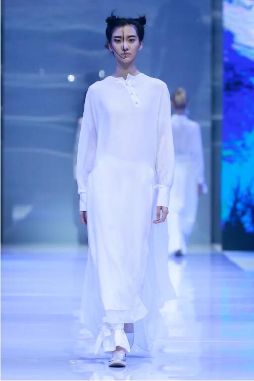 活动策划公司：冻龄女神翁虹亮相日播·傅素琴中国国际时装周专场发布