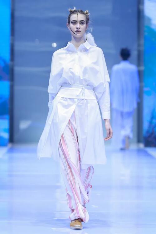 活动策划公司：冻龄女神翁虹亮相日播·傅素琴中国国际时装周专场发布