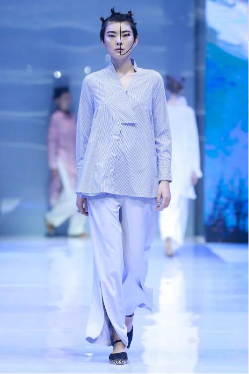 活动策划公司：冻龄女神翁虹亮相日播·傅素琴中国国际时装周专场发布