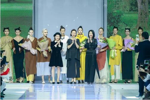 活动策划公司：冻龄女神翁虹亮相日播·傅素琴中国国际时装周专场发布