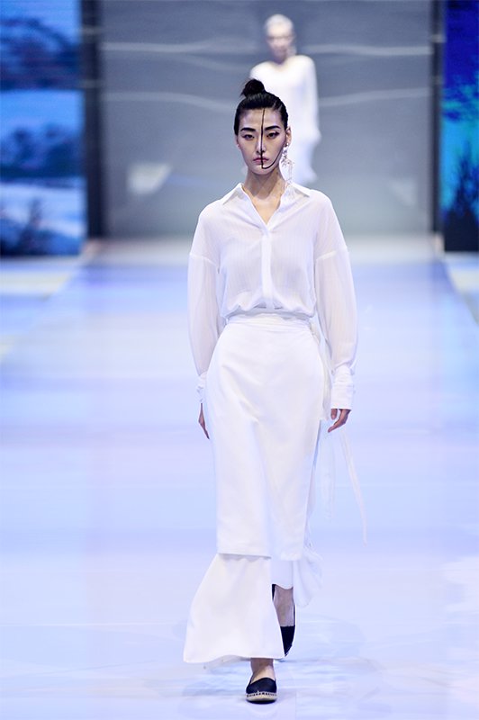 线上活动策划：冻龄女神翁虹 亮相日播·傅素琴中国国际时装周专场发布
