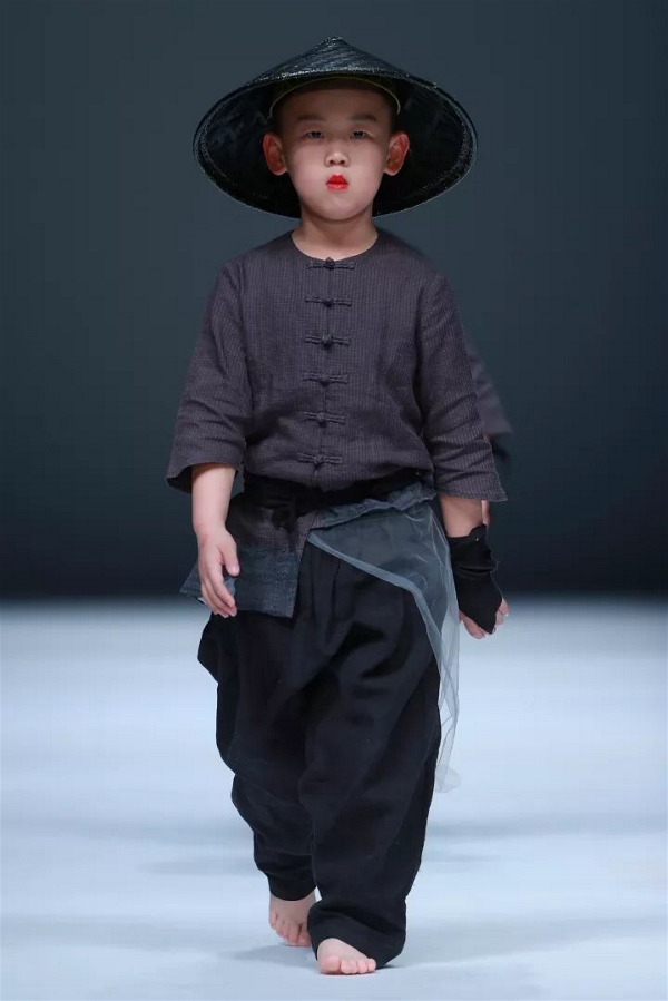 活动策划公司：THE YIAN STUDIOS ·陆恩华2018春夏新品发布会顺利举行