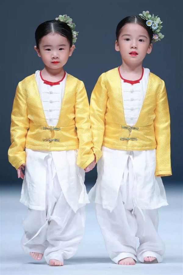 活动策划公司：THE YIAN STUDIOS ·陆恩华2018春夏新品发布会顺利举行