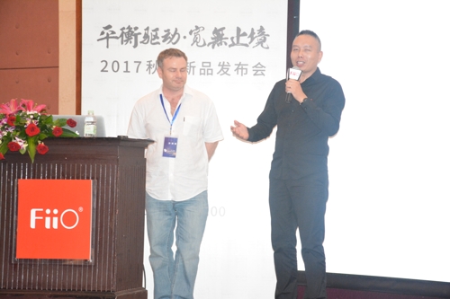 年会活动策划：更改为弯头插头