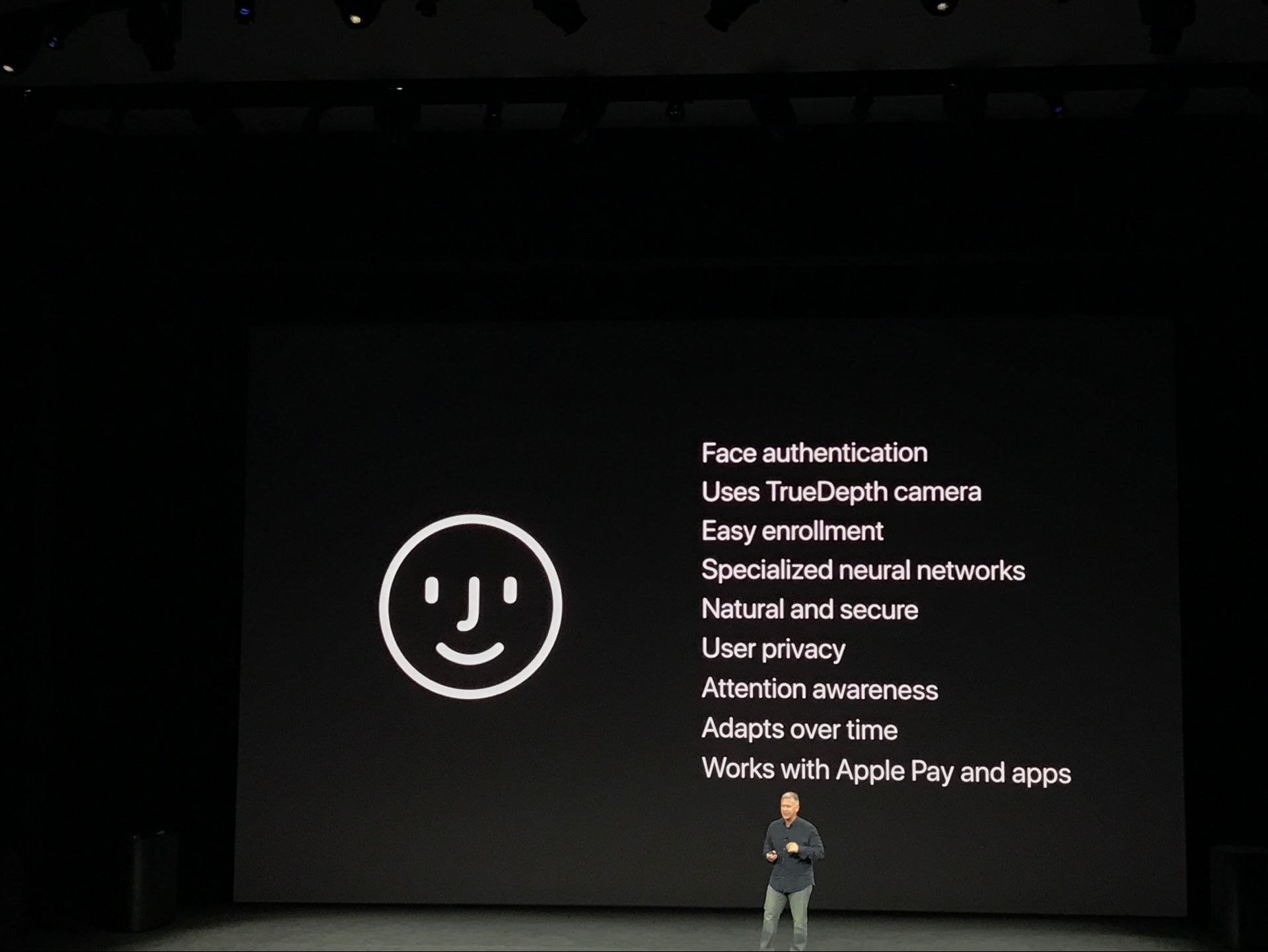 大型活动策划：就是传说中的 iPhone 十周年特别版 5.8 英寸 2435 x 1125 像素分辨率的屏幕