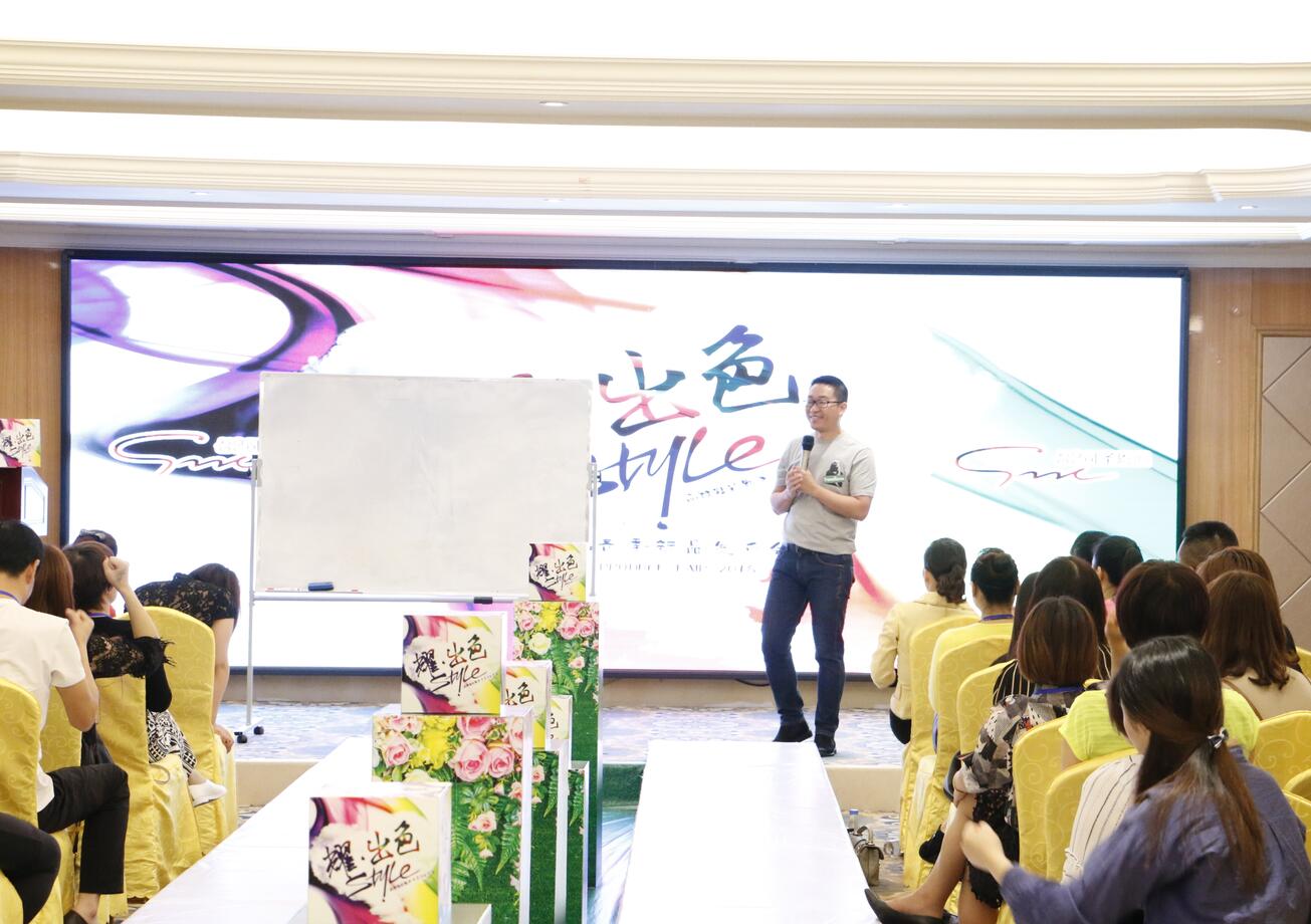 活动公司：终于迎来了 2018 年春季新品发布会