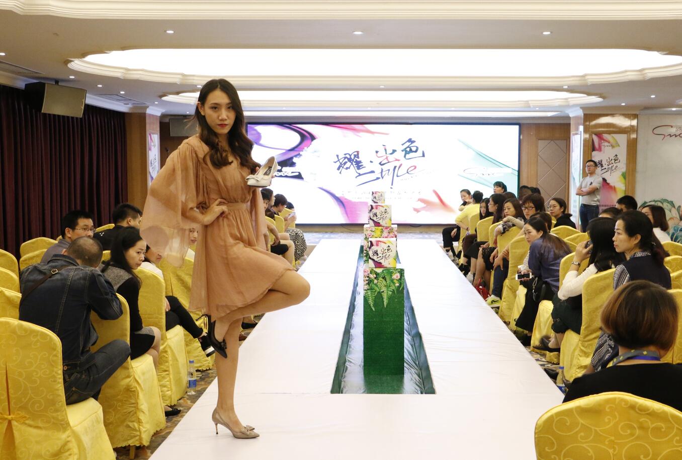 活动公司：终于迎来了 2018 年春季新品发布会