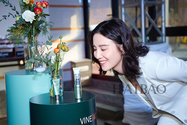 宋佳出席欧缇丽(Caudalie)全新Vine[Activ]葡萄籽赋颜肌活系列新品上市发布会活动