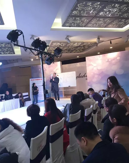 活动公司：与丽比多共商发展大计！ 本次丽比多新品发布会迎来了五湖四海各处的加盟商莅临现场