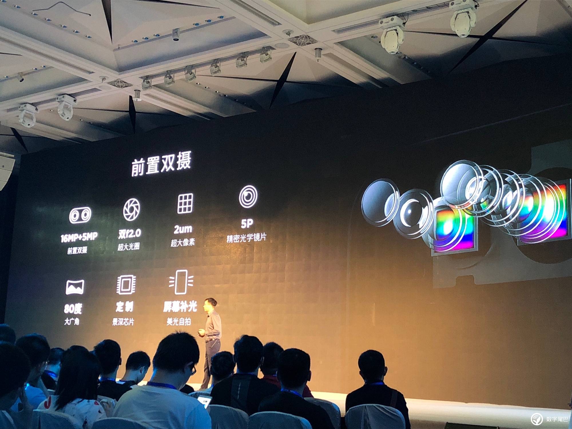 年会策划：nubia 是行业首家采用「全网通」的智能手机