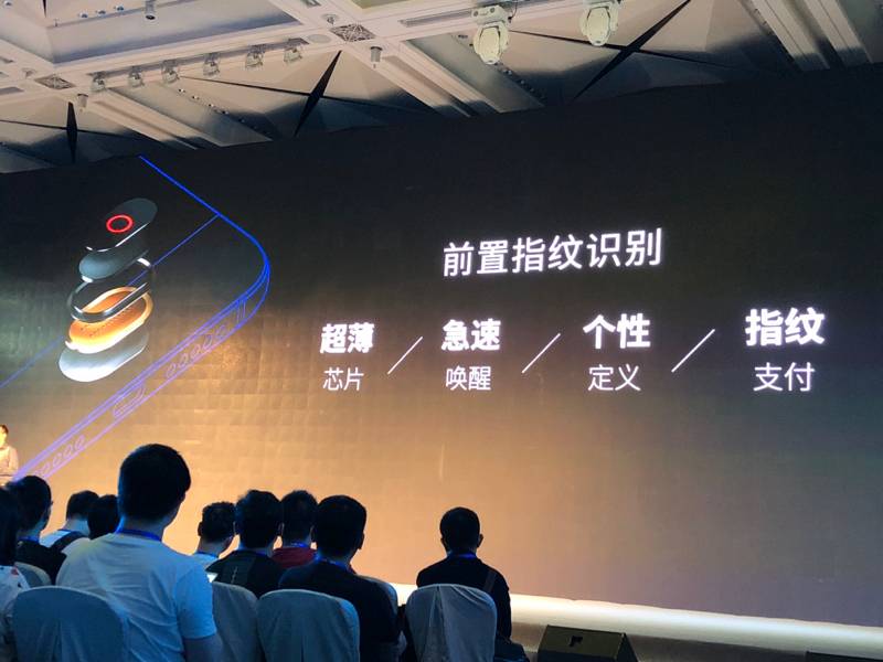 年会策划：nubia 是行业首家采用「全网通」的智能手机