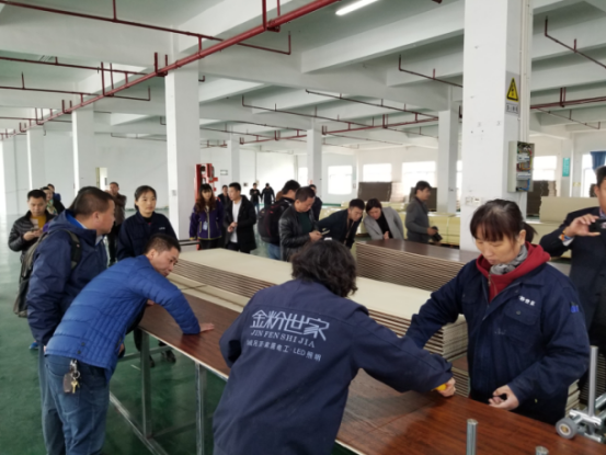线上活动策划：产品与航天器材的产品媲美