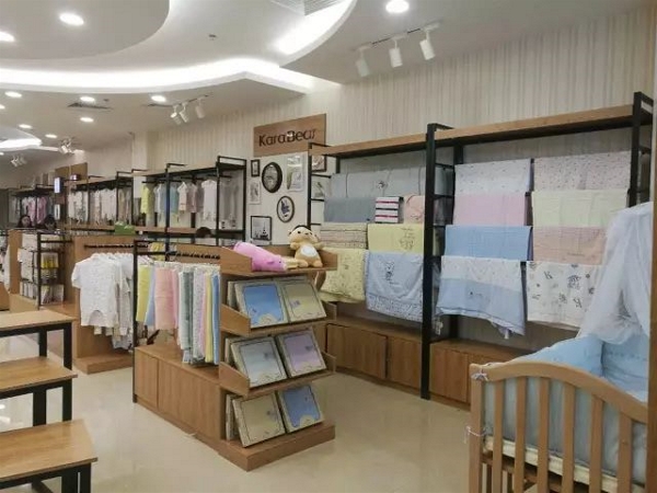 公关策划公司： 销售总监：梁总13929959749 客服专员：赖小姐13106760998 客服专员：黄小姐13435442039 