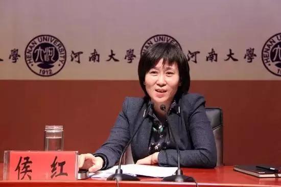 公关公司：她是从企业转往政府任职