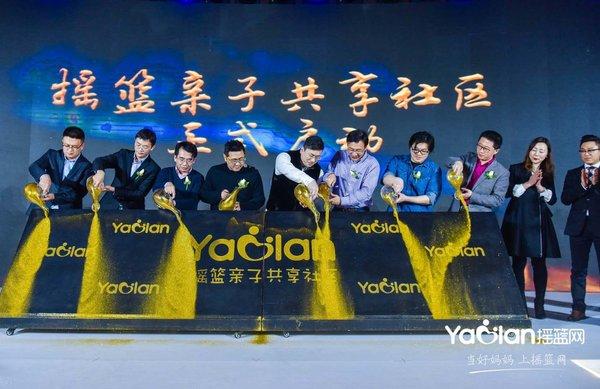 舞美设计：打出了共享的概念