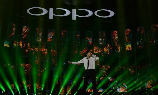 高端活动策划： OPPO此次邀请了由周杰伦、王俊凯、李易峰、陈伟霆、林忆莲、蔡依林、林俊杰、李宇春、孙燕姿、黄贯中等组成的超豪华阵容OPPO明星家族参加了这次“反正都精彩——浙江卫视年中盛典暨OPPO R11新品发布会”