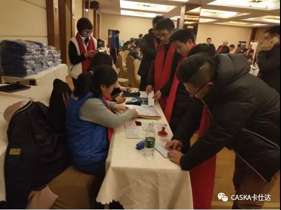 线上活动策划：内置了4核处理器;屏幕采用的是分辨率为1024*600的IPS高清大屏;功能方面融合了导航、语音操控、多媒体播放、蓝牙、一键救援、在线音乐/电台、手机互联常见驾驶场景功能