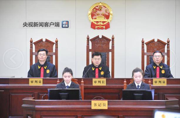 线上活动策划：被告人李云峰利用担任江苏省委副秘书长、研究室主任、办公厅主任、省委常委、秘书长、省政府常务副省长等职务上的便利