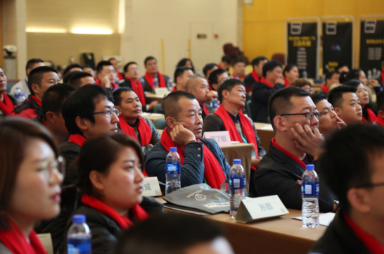 服装发布会策划：推动企业家成长,为企业发展提供源动力!