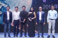 舞美设计：灵活运用了“魔碟灶”