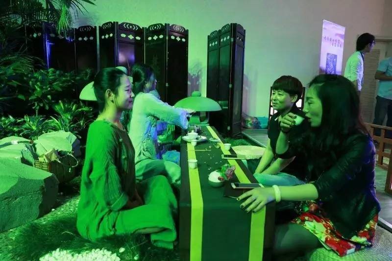 企业活动策划： 自在游戏区活动现场图 而在自在VR区