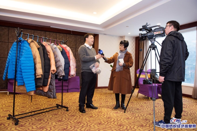 服装发布会策划：当前在纺织、服装、家纺等行业受到了极大关注和追捧