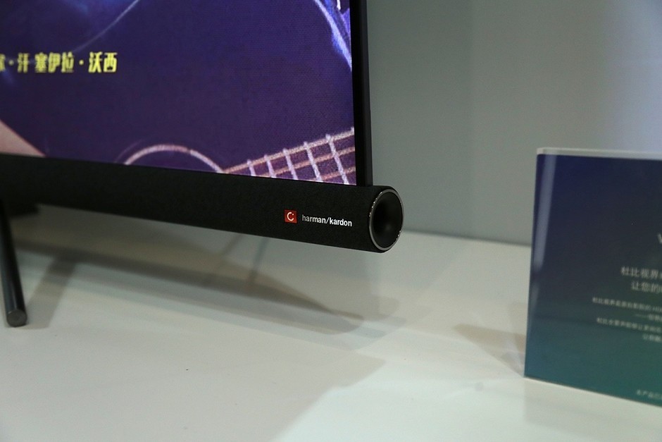 采用独特sound tube音响外观设计，结合哈曼卡顿音响配合杜比全景声