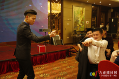 <b>高端活动策划：产品追求简约大方</b>
