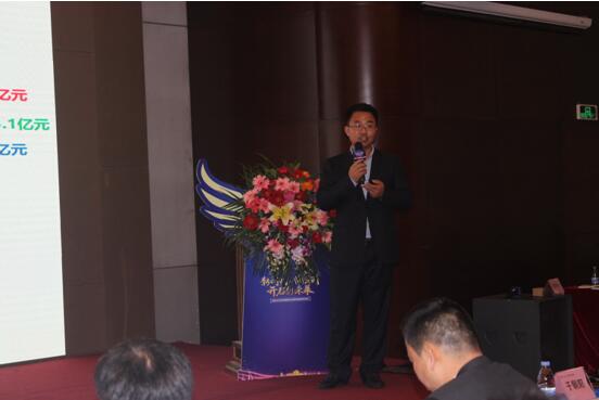 服装发布会策划：宏耐地板还邀请了著名营销心理专家