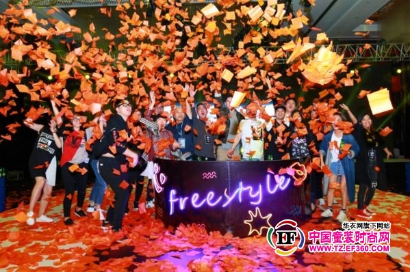 大型活动策划： 动态走秀打破传统模式的观众席模式