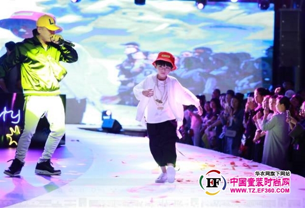 大型活动策划： 动态走秀打破传统模式的观众席模式